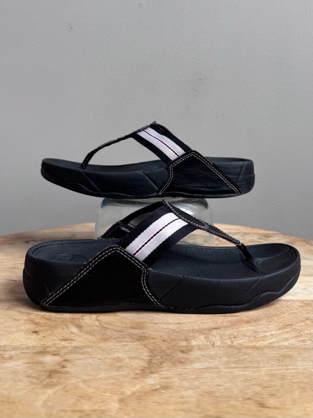 FitFlop Womens Walkstar Toe-Post Strappy Sandals Sz 7 Black Pink Webbing